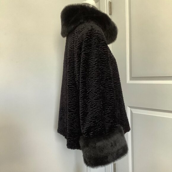 Stunning Larry Levine faux fur Fully lined coat, Size L - Picture 13 of 14